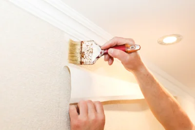 Pose de papier peint à la Folie — revêtements muraux et toiles de verre